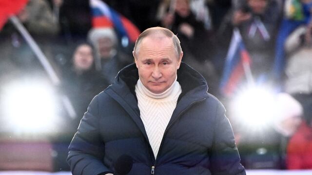 Putin protagonizó apoteósico acto en un estadio de fútbol y se cortó la transmisión sorpresivamente