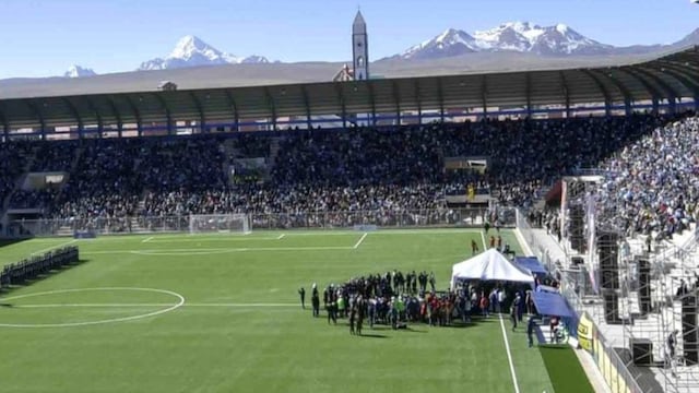 ¿Cuál es estadio que está a 4 mil metros de altura y quiere ser acreditado por FIFA?