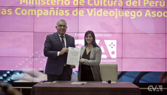 El secretario general del Mincul, Marco Antonio Castañeda Vinces, y la presidenta de la CVA, Lorena Alexandra Nobile Ganoza firmaron un convenio de colaboración interinstitucional para impulsar la industria de los videojuegos en el Perú.