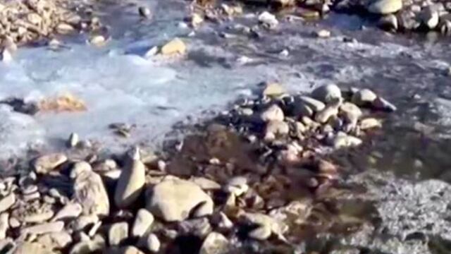 Puno: bajas temperaturas congelan agua del río Laraqueri en Pichacani