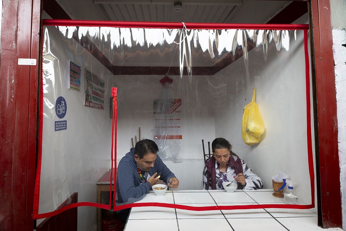 Don Roberto ha habilitado un espacio para disfrutar de un buen ceviche de cojinova con seguridad.
