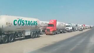 Colas de camiones cisterna por GLP en Pisco superan los 5Km