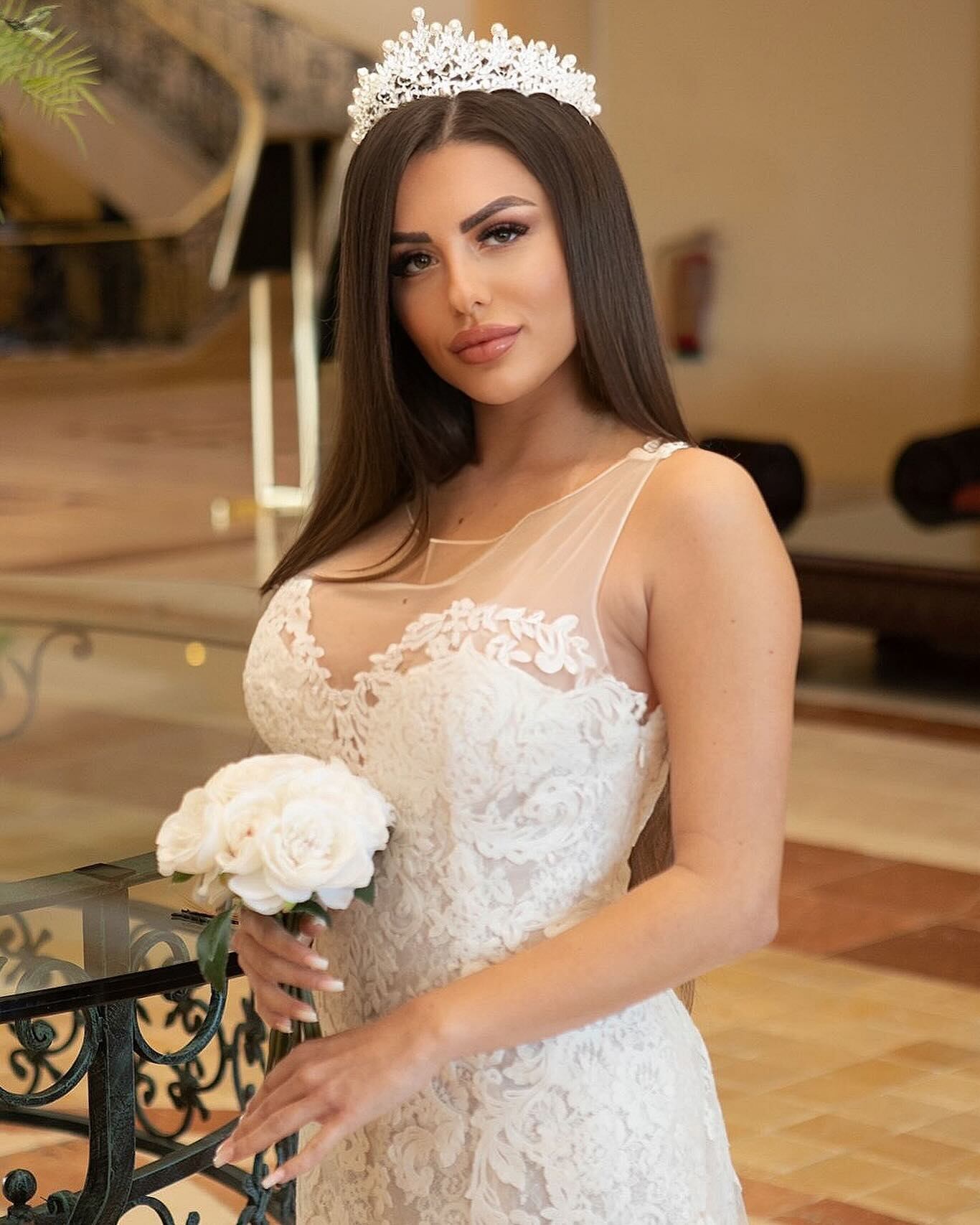 Andrea de "Jugando con fuego: España" realizando una sesión de fotos para una marca de vestidos de novia (Foto: Andrea / Instagram)