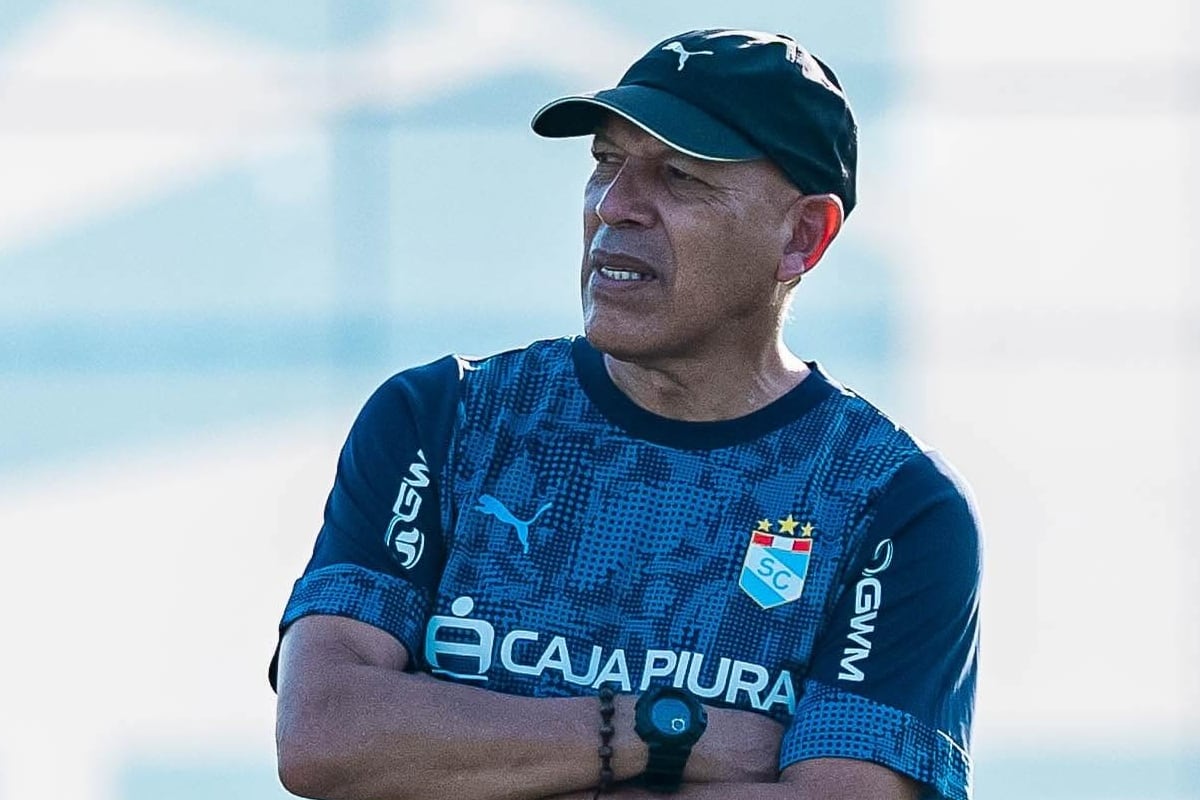 Roberto Mosquera cumple su tercer ciclo al mando de Sporting Cristal.