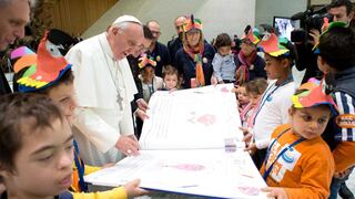 Papa Francisco abrazó a cada uno de los enfermos que peregrinan a Lourdes [FOTOS] 
