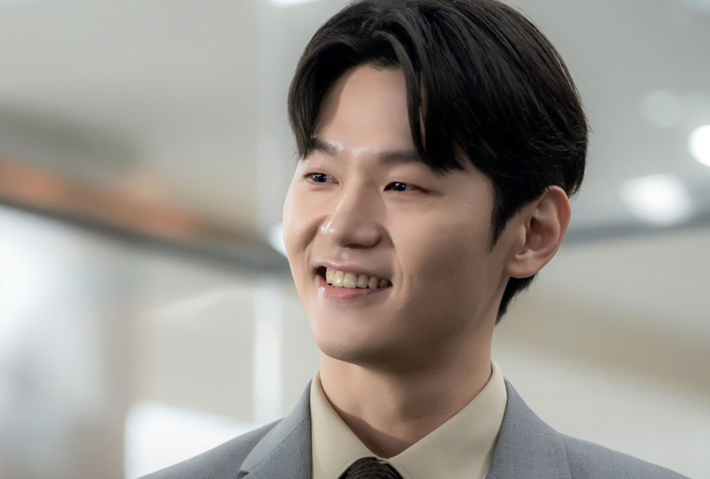 Lee Hak-joo como Lee Jin-woo en una escena de la serie coreana “El sinuoso camino del derecho” (Foto: JTBC / Netflix)