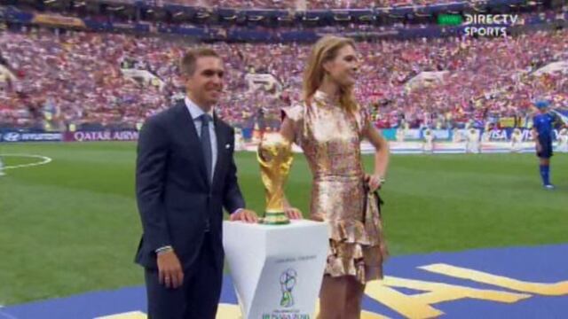 Francia vs Croacia: Philipp Lahm y Natalia Vodianova mostraron la Copa del Mundo [VIDEO]