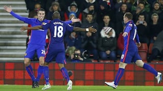 Manchester venció 2-1 al Southampton con doblete de Van Persie
