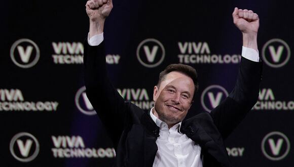 Elon Musk hizo una transmisión en vivo del sistema Autopilot (la conducción autónoma) de Tesla. (Foto: AFP)