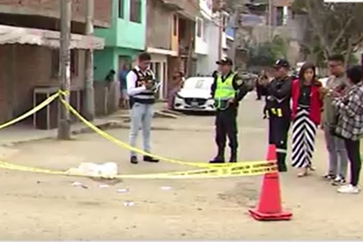 Sujetos a bordo de una mototaxi desataron una balacera que dejó dos hombre fallecidos. (Foto: Captura/América Noticias)