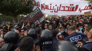 Centenares de tunecinos denuncian en las calles la violencia policial | FOTOS