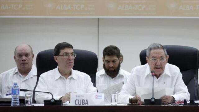 Cuba, líder moral contra el ébola, por Sostiene Menéndez