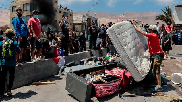 Fiscalía de Chile ordena investigación por violenta protesta contra migrantes venezolanos en Iquique 