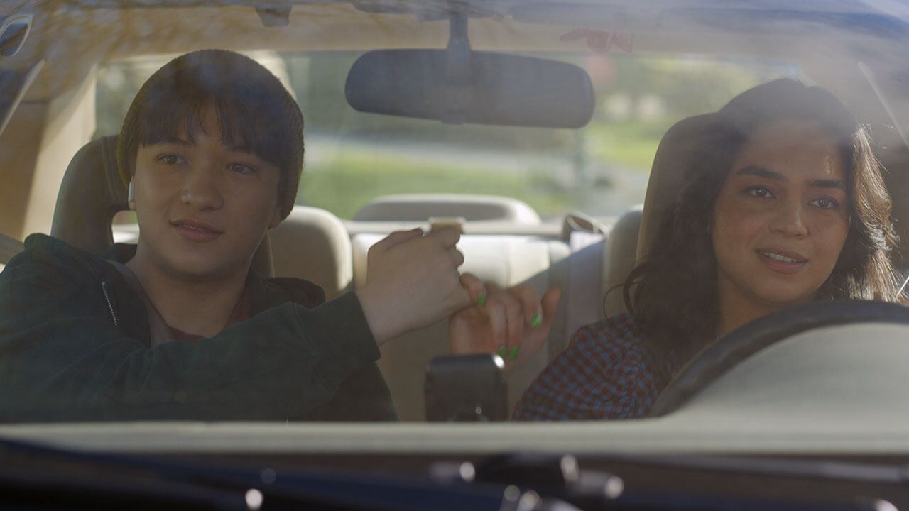 Teo Briones como Charlie y Kaitlyn Santa Juana como Stefani en una escena de la película "Final Destination Bloodlines" (Foto: Warner Bros. Pictures)