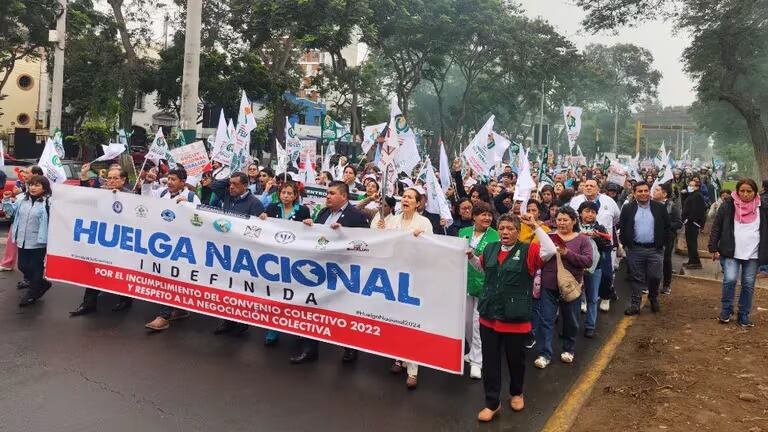 Los trabajadores exigieron el pago retroactivo de 5 mil soles (foto: Fed Cut).