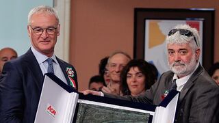 Claudio Ranieri recibió distinción como mejor técnico italiano