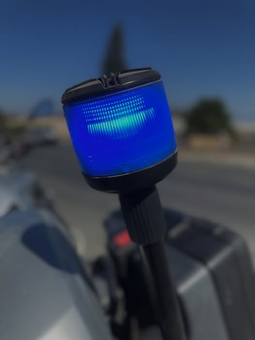 La luz azul en los semáforos tienen una justificación muy importante (Foto: SBA / Facebook)