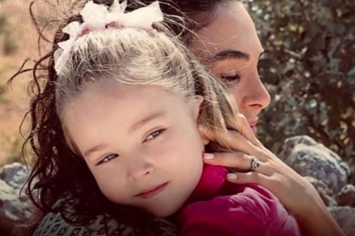 Ebrar Alya Demirbilek interpretó a Gül Sadoglu, la hermana menor de Reyyan en "Hercai" (Foto: Mia Yapım)