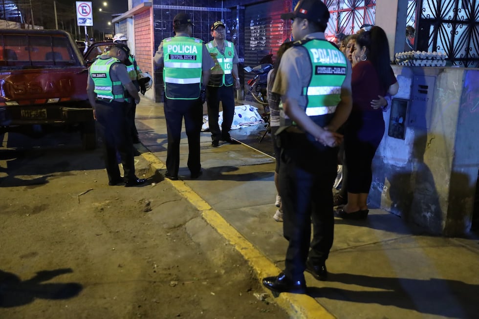 Vecinos reportaron haber visto una moto lineal merodeando la zona durante el momento del incidente. (Foto: Julio Reaño /@photo.gec)
