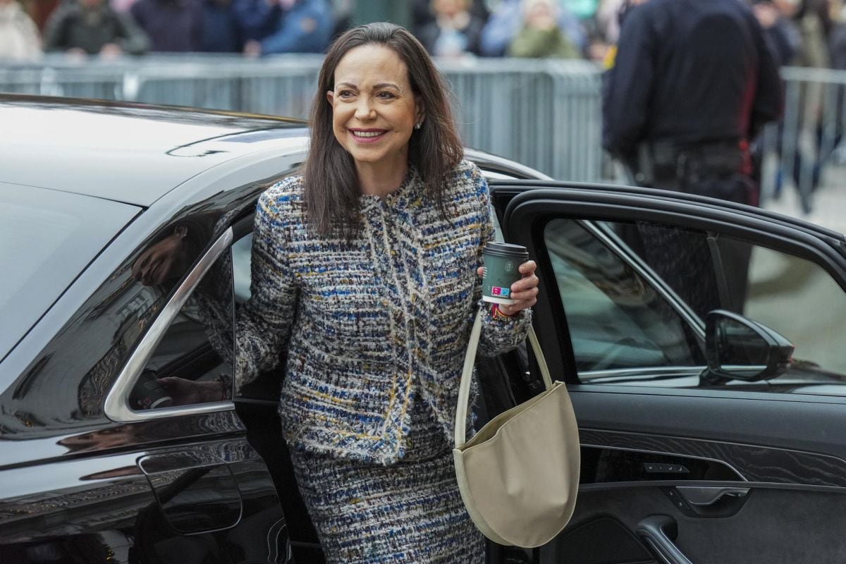 La ganadora del Premio Nobel de la Paz, María Corina Machado, llega al Grand Hotel tras su audiencia en el Palacio de Oslo, Noruega, el 12 de diciembre de 2025. Foto: EFE/EPA/OLE BERG-RUSTEN