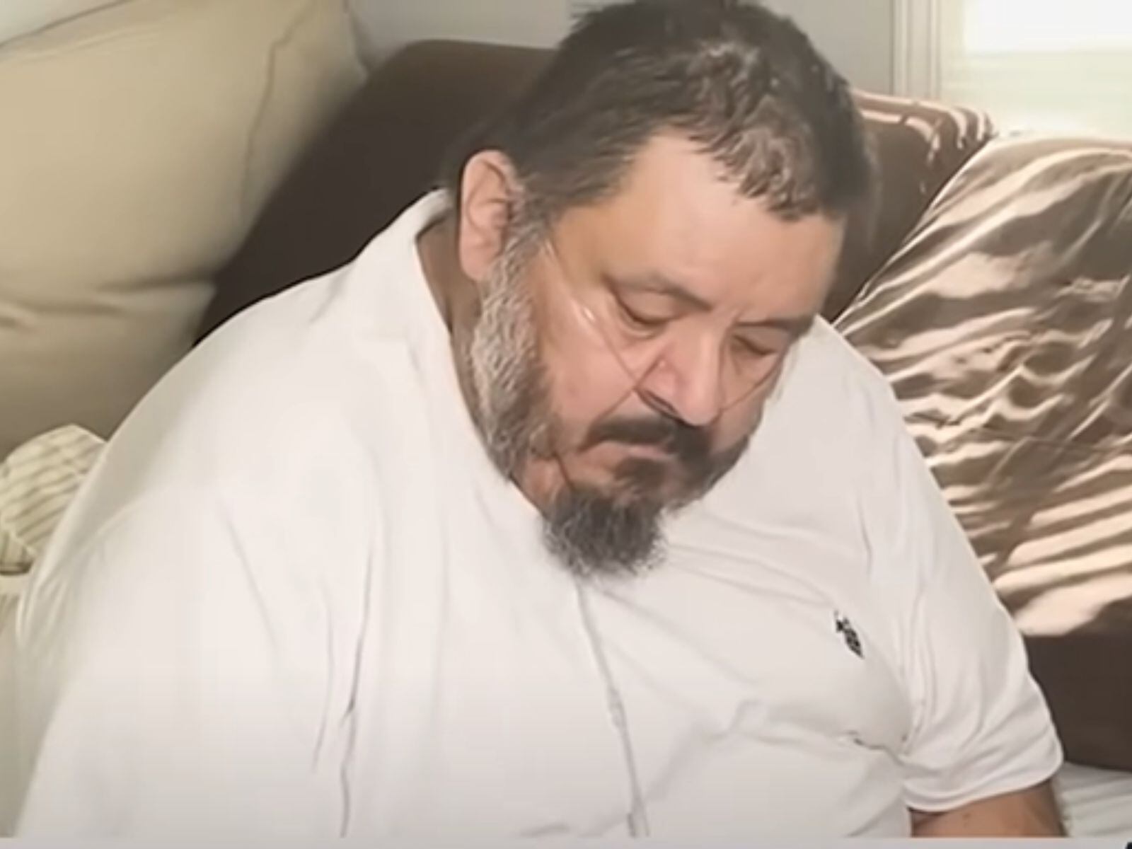 Ante el dolor intenso que sentía, Mario accedió a firmar su salida voluntaria solo por recibir atención médica. (Créditos: Univision Atlanta | YouTube)