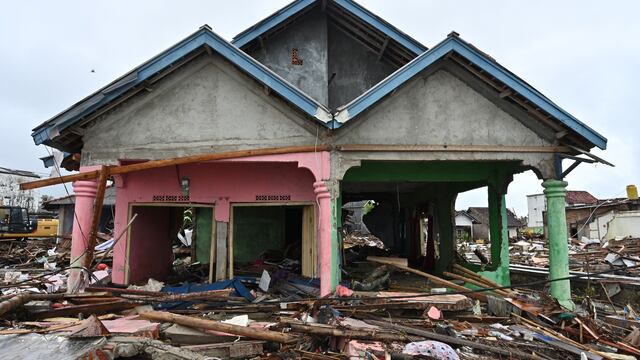 Tsunami en Indonesia: sube a 429 el número de muertos y a 1.485 los heridos