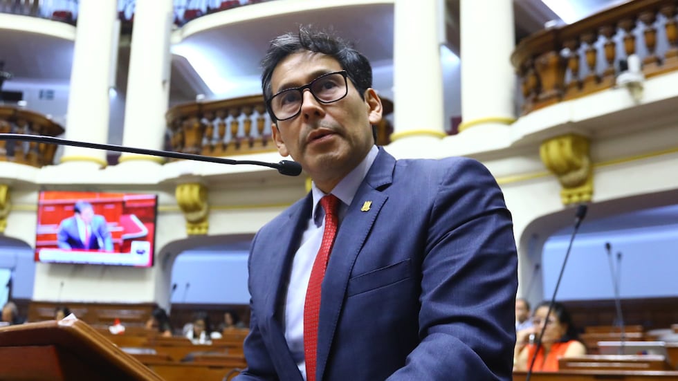 El exministro de Desarrollo e Inclusión Social utilizó sus redes sociales para indicar que la denuncia fue presentada por el abogado Juan Peña a título personal. Foto: Congreso