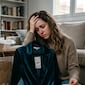 La psicología dice que las personas que realizan compras y luego se arrepienten tienen dificultades para manejar sus emociones