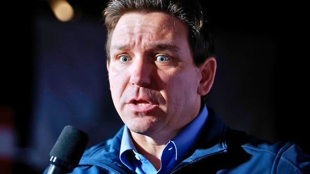 De qué trata la ley SB 488 de Florida ya firmada por Ron DeSantis: cambios en licencias, matrículas y sanciones