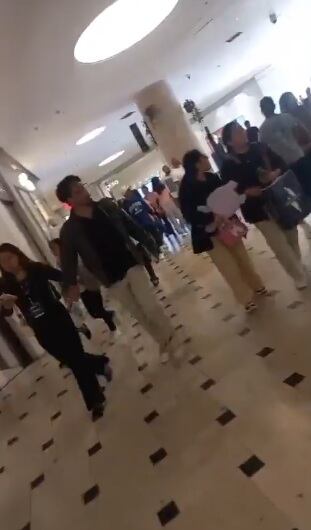 Comensales corren al escuchar disparos en el Jockey Plaza.