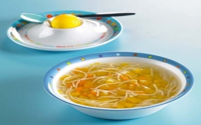 Caldo de pollo y verduras