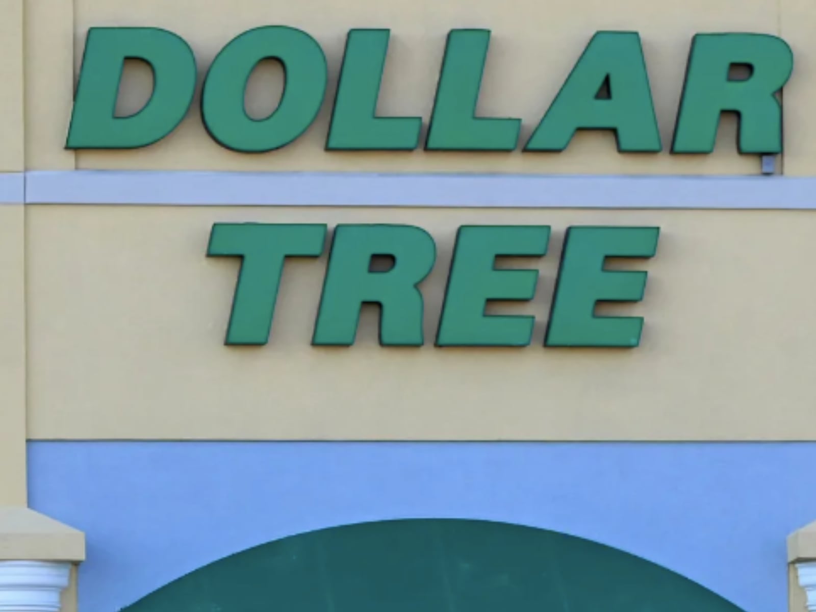 La cadena Dollar Tree es conocida por ofrecer productos a bajo precio y los artículos escolares no son la excepción (Foto: AFP)