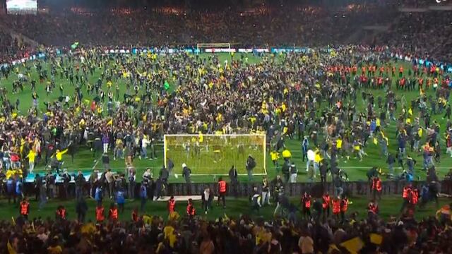 Invasión de campo tras histórica clasificación de Nantes a la final de Copa de Francia