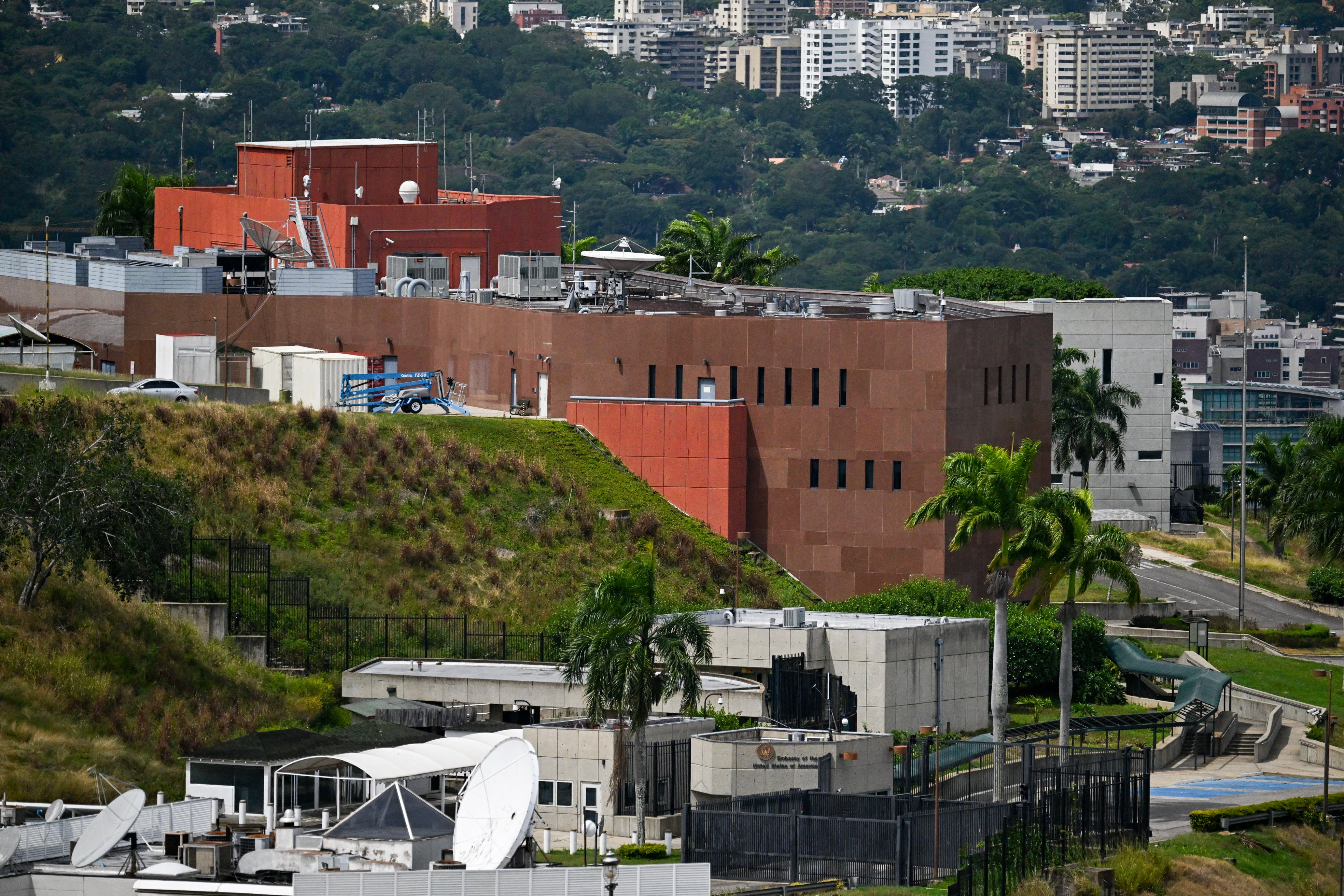 Vista de la Embajada de Estados Unidos en Caracas, Venezuela, tomada el 5 de septiembre de 2025. (Foto: Juan BARRETO / AFP).