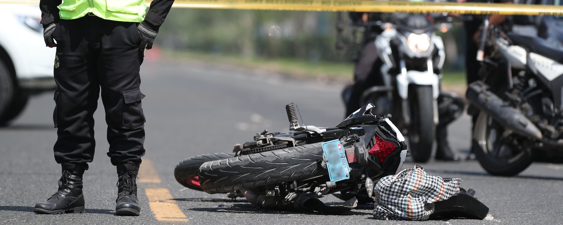 Cascos inadecuados, uso del celular y más riesgos: por qué siguen aumentando las muertes de motociclistas en el país