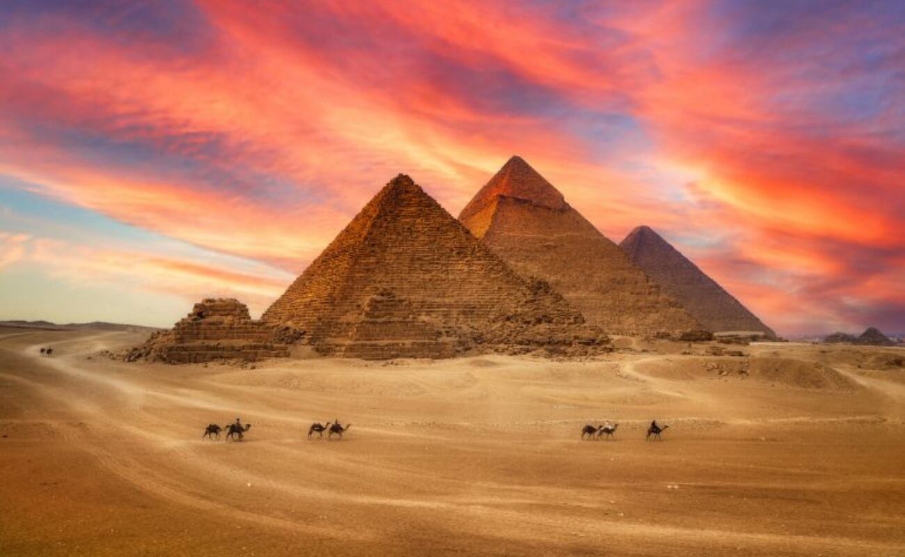 Un grupo de expertos de Egipto y España descubrieron 52 momias, de las cuales 13 tenían lenguas de oro y una tenía la uña cubierta con el mismo material.