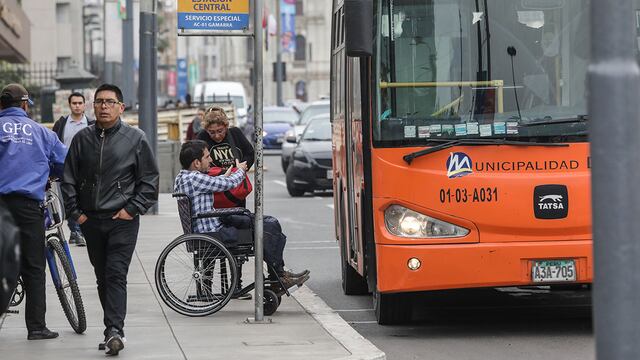 El drama de no poder viajar en silla de ruedas en corredores y alimentadores [VIDEO]