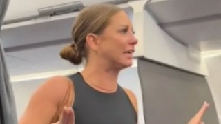 La nueva versión de la mujer que dijo ver a un pasajero que ‘no era real’ en un avión