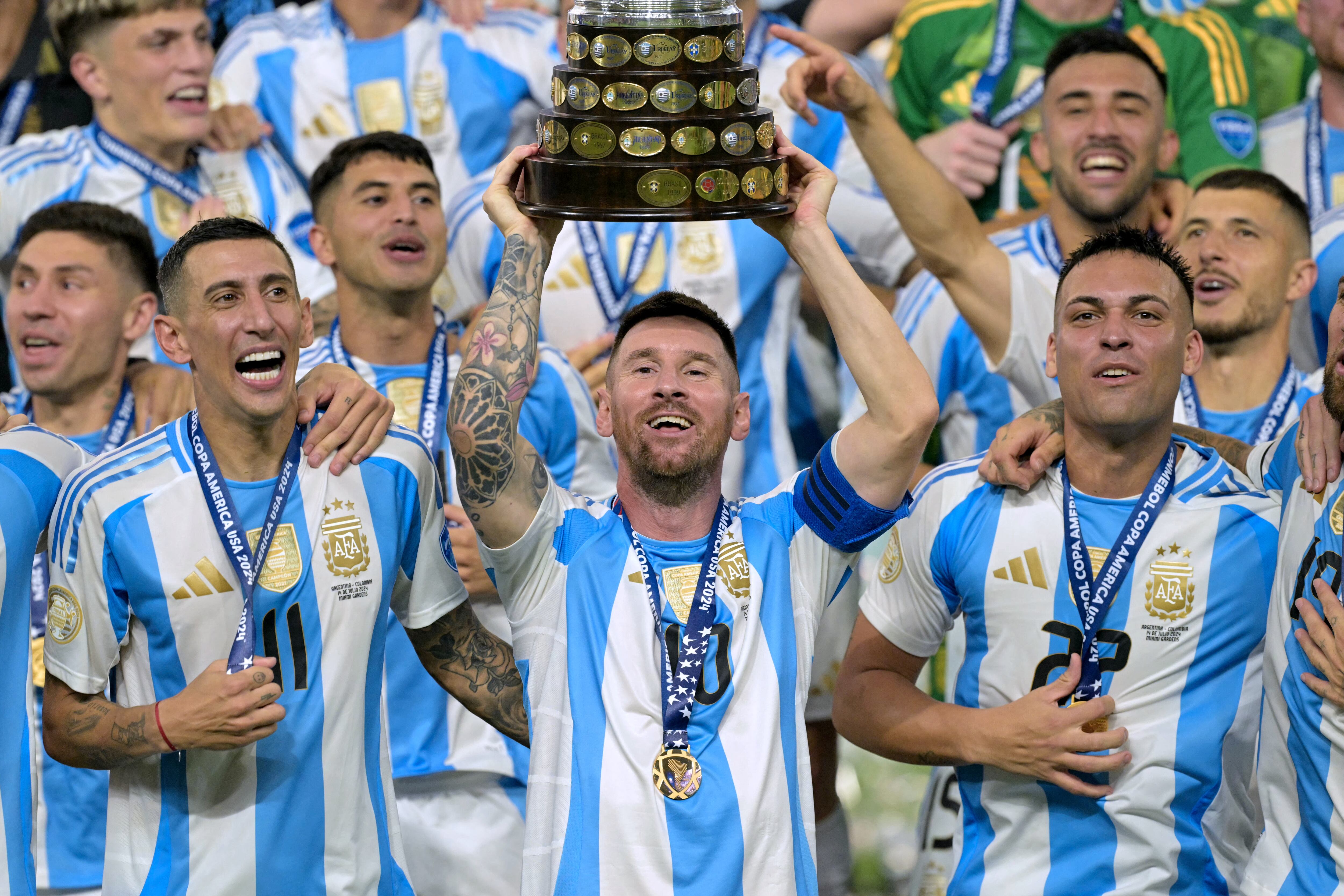 Lionel Messi consiguió su segundo título de la Copa América con la selección argentina. (Foto: JUAN MABROMATA / AFP).
