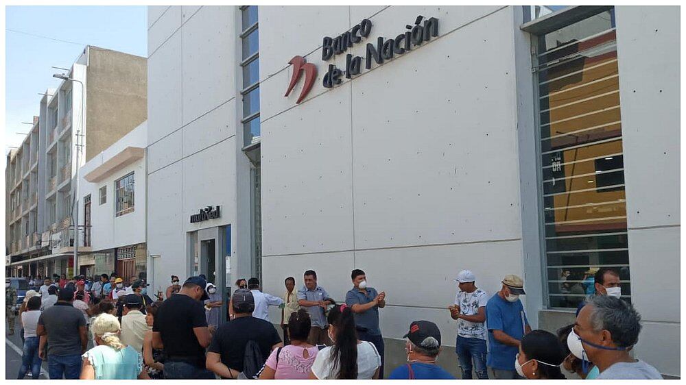 Largas colas en el Banco de la Nación para cobrar bono de S/ 380 en Trujillo (Foto: Andina)