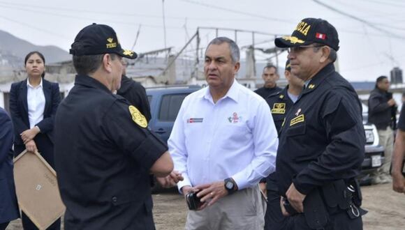 Ministro del Interior, Vicente Romero (al medio con camisa blanca) habló sobre la protesta social convocada para el 19 de julio en Lima (Foto: Ministerio del Interior)