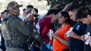 Es una niña de 10 años con cáncer pero fue detenida cuando se dirigía al hospital en Texas y deportada junto con su familia inmigrante a México
