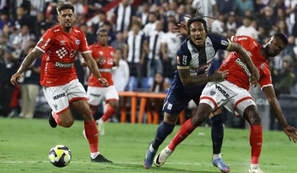 La CONAR reveló los audios del VAR sobre el supuesto penal de Valoyes en contra de Paolo Guerrero en el partido de Alianza Lima vs. Cienciano. | Foto: Julio Reaño / @photo.gec