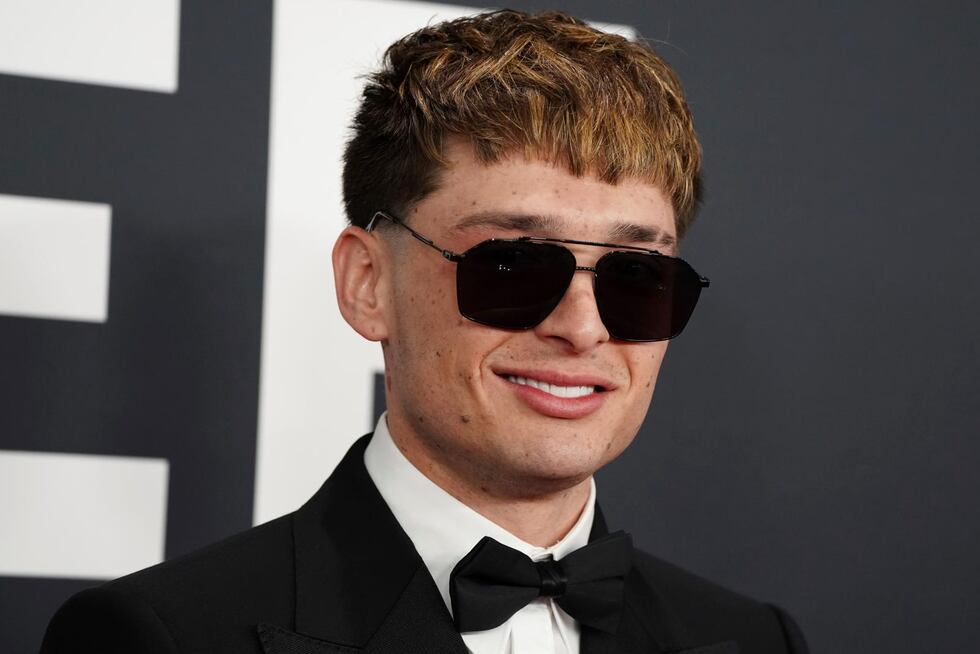 Peso Pluma también hizo un cambio en el color de su cabello. ¿Qué opinan de su nueva imagen? (Foto: Agencias)