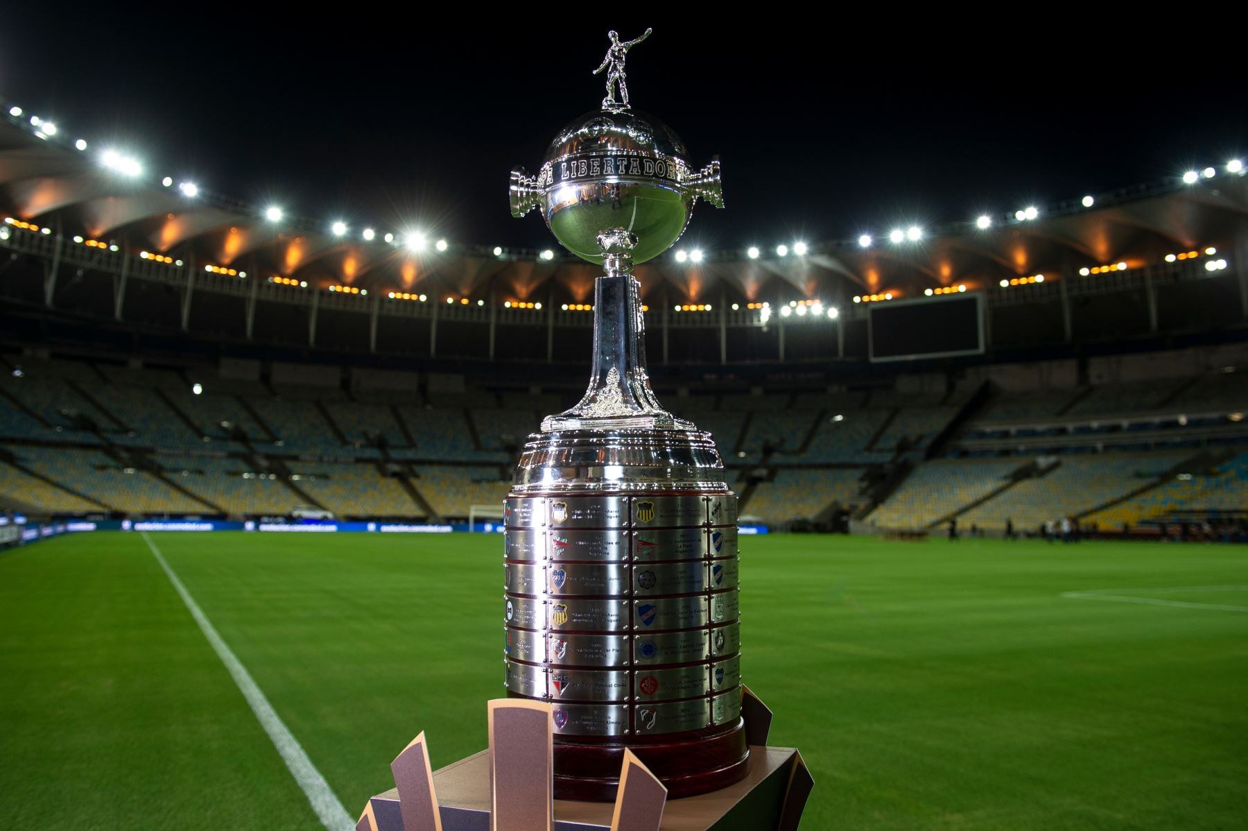 Sporting Cristal, Universitario y Alianza Lima se juegan esta semana gran parte de sus chances para avanzar a los octavos de final del torneo.