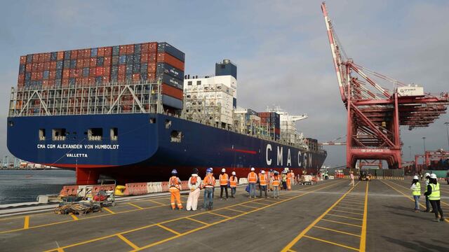 Callao: Perú recibió al buque más grande de su historia en el Muelle Sur