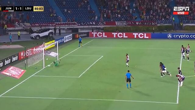 ‘Cariaco’ González falla penal en empate de Junior vs. Liga de Quito por Copa Libertadores | VIDEO