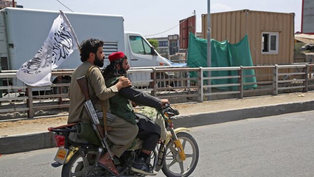 “Espero no escuchar disparos”: El Kabul de los talibanes amanece como una ciudad en calma pero sin mujeres en las calles