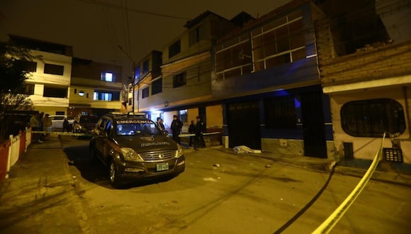 Asesinan a un hombre en la 3 zona de Huascar en San juan de Lurigancho . Recibió varios impactos de bala. (Foto: César Grados/@photo.gec)