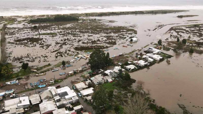 El gobierno de Chile decretó una emergencia preventiva en diez regiones ante el temporal histórico. Foto: AFP